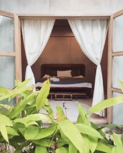 Stylish retreat in Siargao during the kitecamp for kitevoyage. Modern room featuring a double bed and fresh greenery.