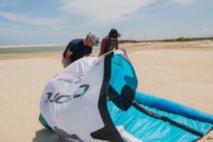 Kitesurf instructor teach how to set up a kite during the kitevoyage kite camp in brazil